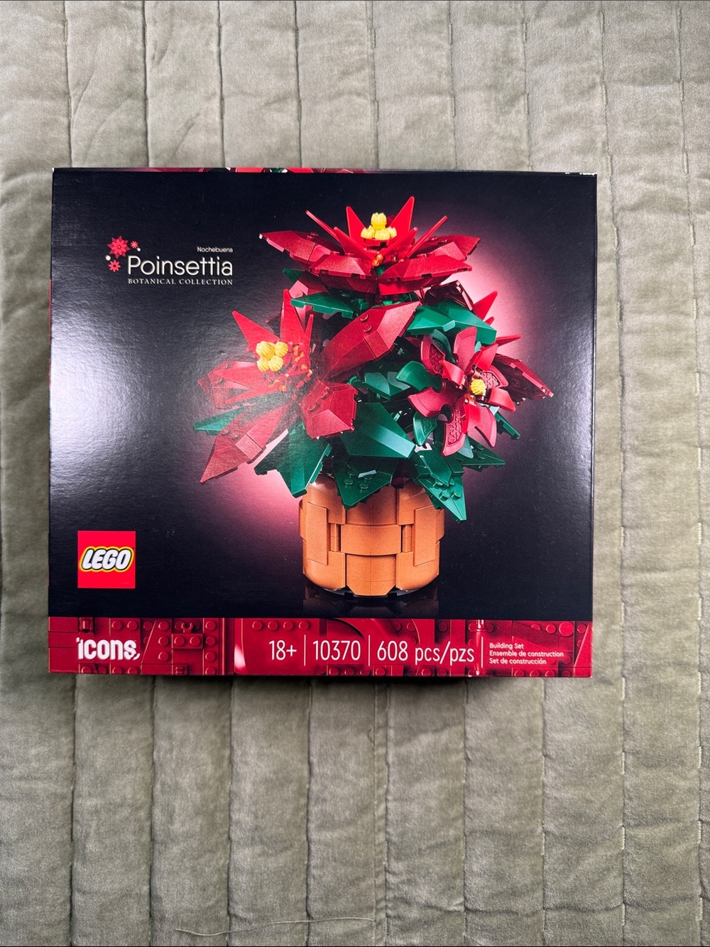 Lego Poinsettia Botanical Set in Red, Green & Tan